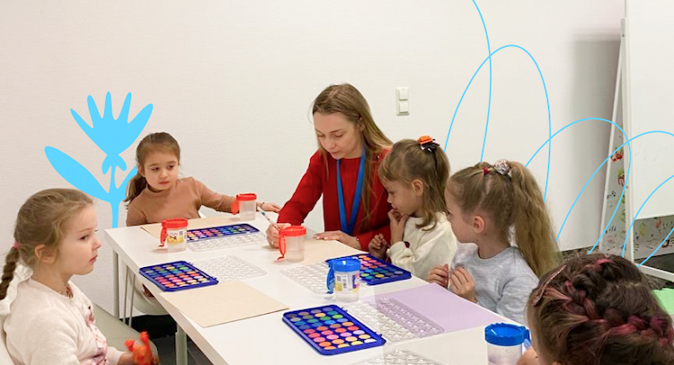 Канцелярія та іграшки для CHILDREN HUB від буддійського капелана та науковця із США Девіда Обла